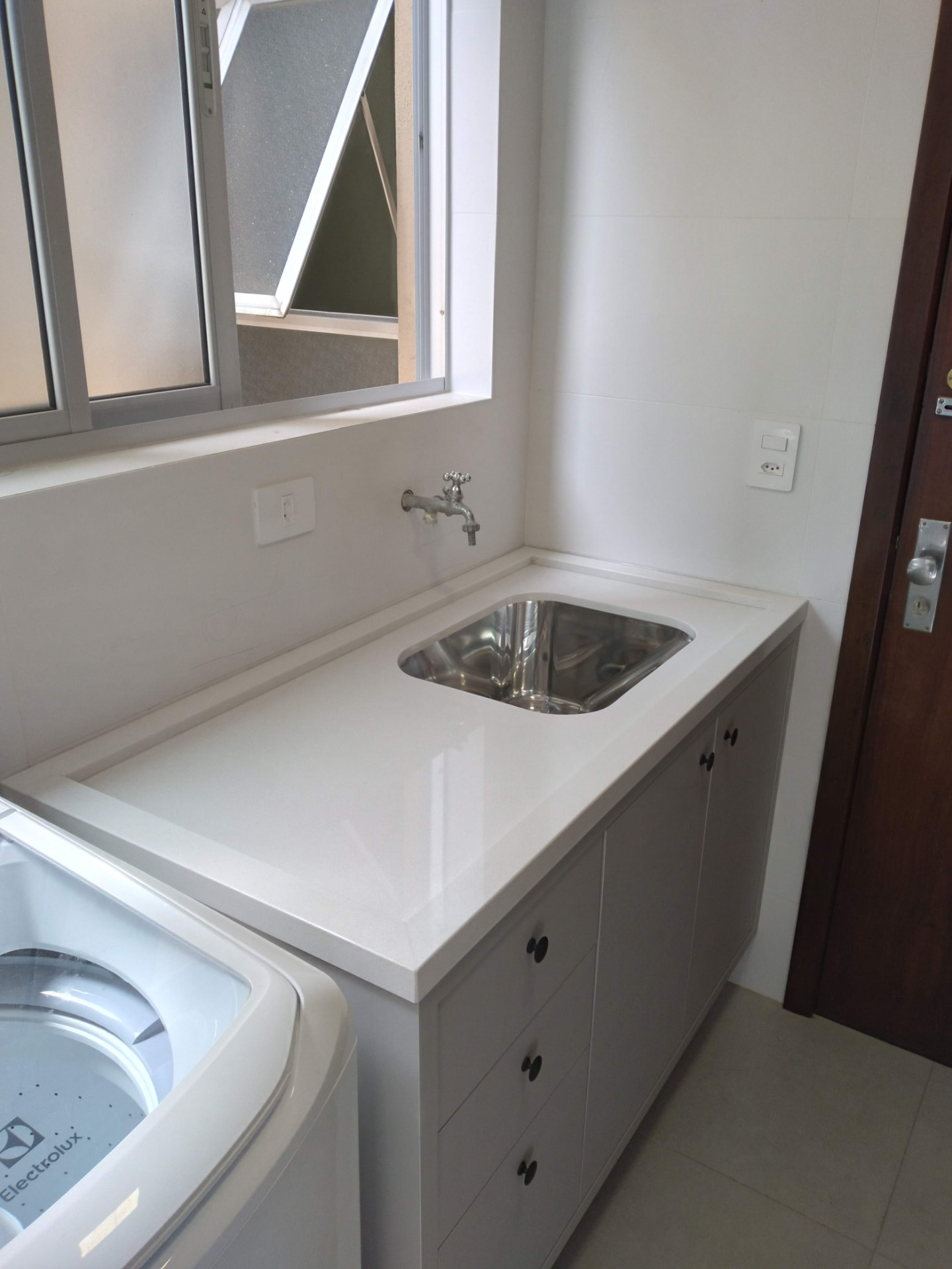 Lavanderia em Quartzo Branco
