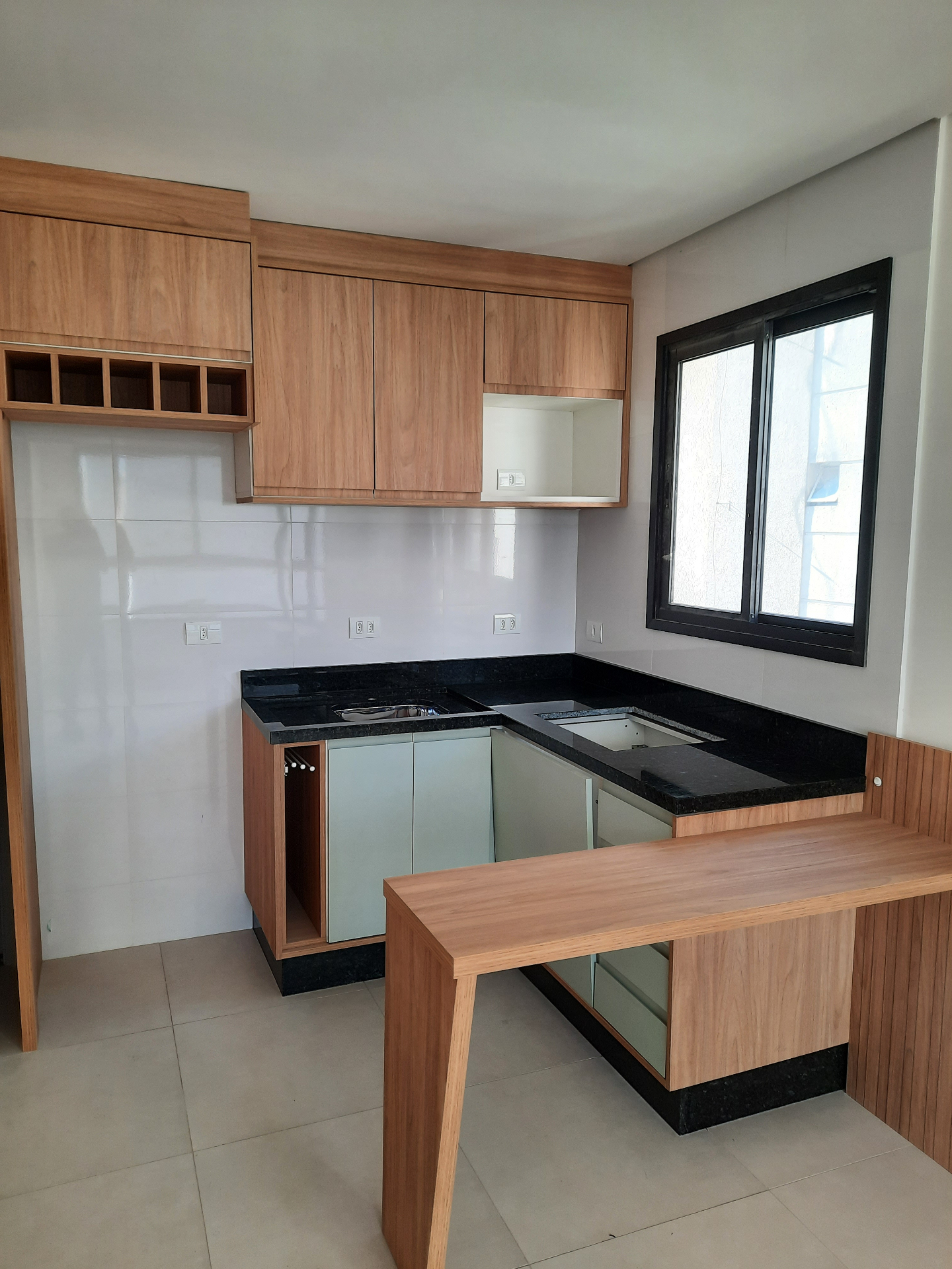 Cozinha Nogueira Compacta